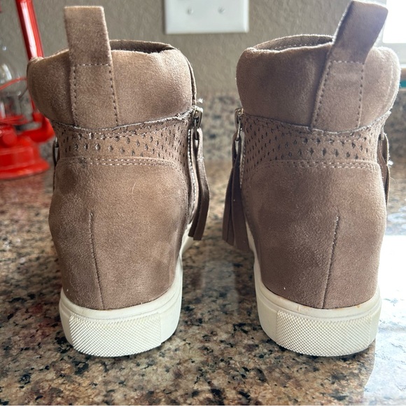 Madden Girl Perfekt Wedge Sneaker - Picture 2 of 6